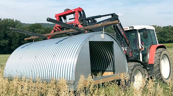 Traktor mit isolierter Hütte aus verzinktem Stahl