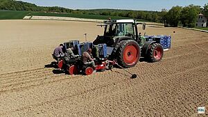 Traktor auf dem Feld