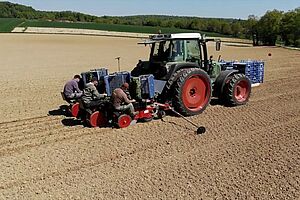 Traktor auf dem Feld