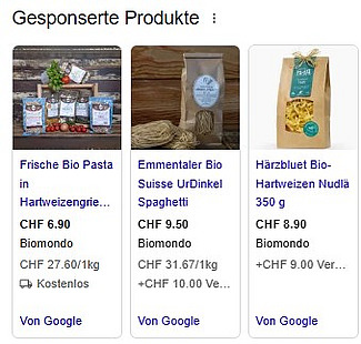 Screenshot von Google-Suchergebnissen mit einer Reihe gesponserter Google Shopping-Anzeigen für Bio-Produkte von Biomondo, inklusive Produktbildern, Preisen und Händlerverweis.