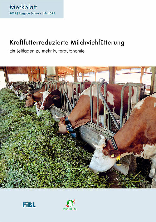Titelseite des Merkblattes «Kraftfutterreduzierte Milchviehfütterung»