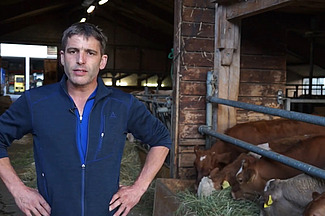 Landwirt Grieder berichtet über die Remontenaufzucht.