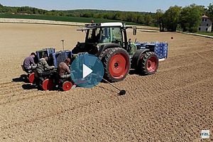 Traktor auf dem Feld