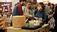 Schweizer Biokäse am Messestand