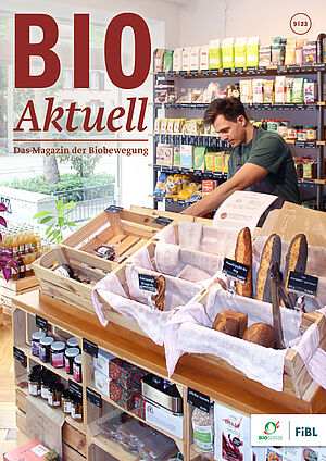 Titelseite Bioaktuell 9|23: Ein Mann im Bioshop