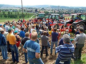 Teilnehmer an der Maschinenvorführung