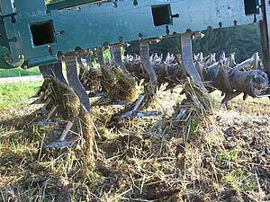 Grubber mit Krümler bei der Stoppelbearbeitung im Einsatz