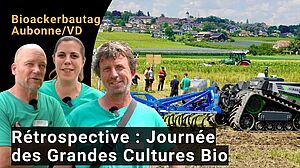3 Personen im Vordergrund, um Hintergrund landwirtschaftliche Maschinen.