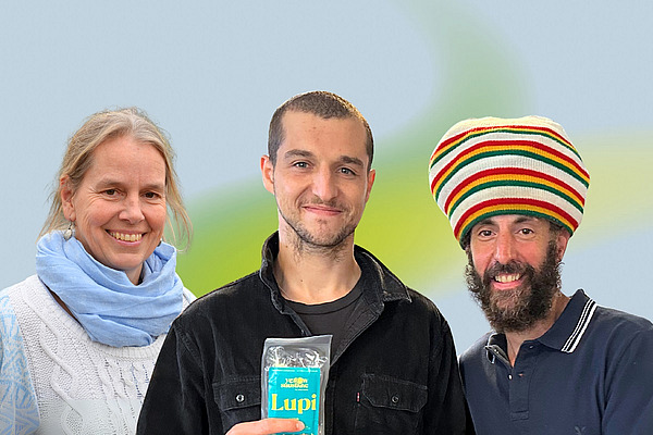 Eine Frau und zwei Männer.
