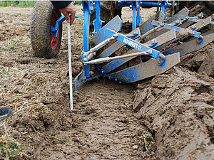 10 cm Tiefe Pflugfurche mit Lemken-Schar