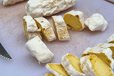 Käse auf Lupinenbasis.